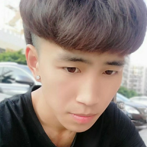 幽默吃醋枕头的照片
