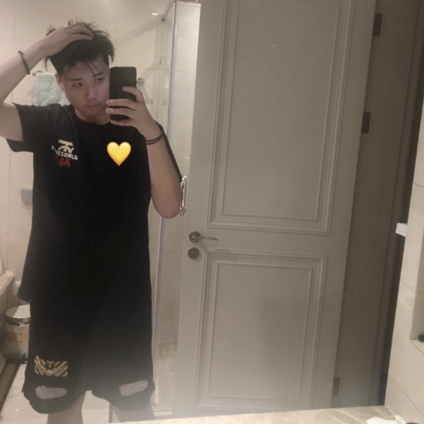 午夜恶兽的照片