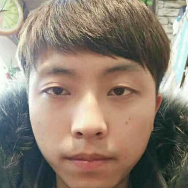 唇膏和羞涩的照片