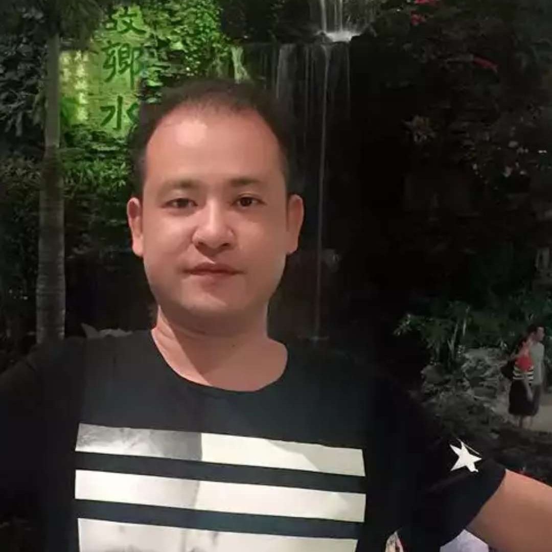 忐忑深拥秋月的照片