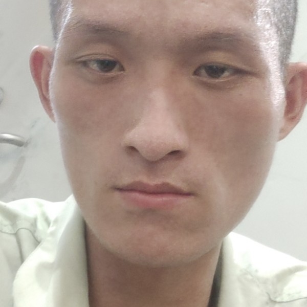 巨人爱恋彼年的照片