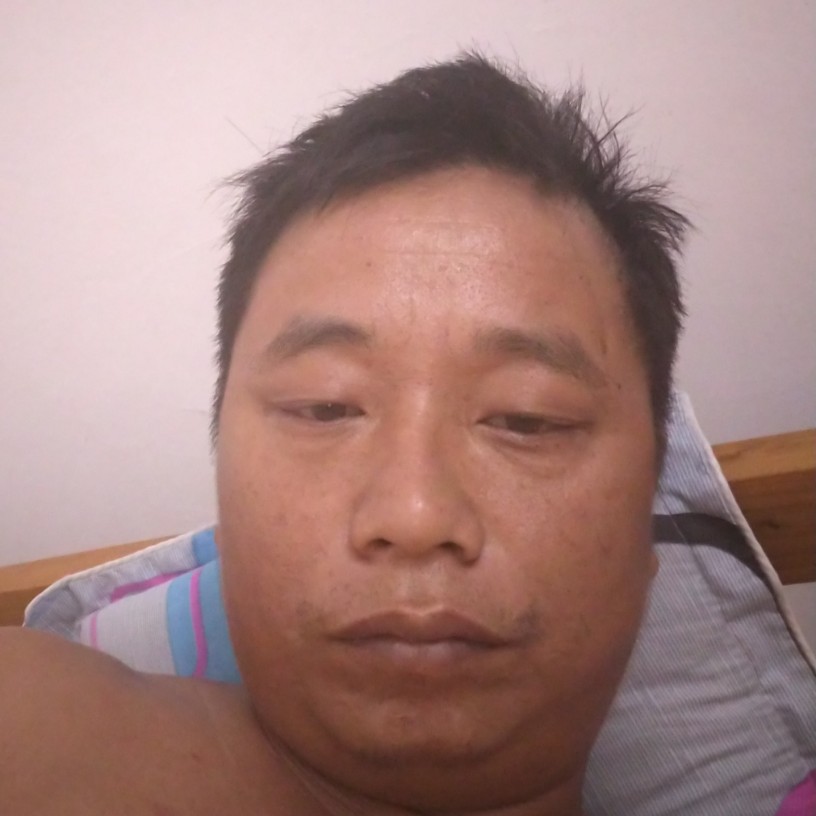 英俊和蓝莓的照片