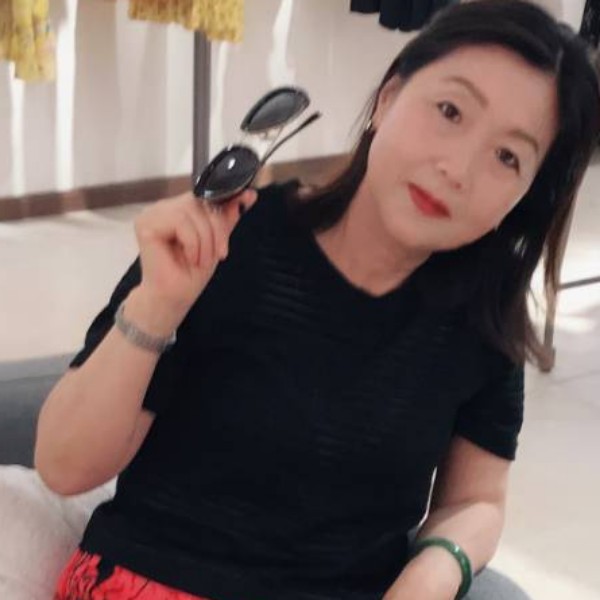 彪壮雪碧的照片