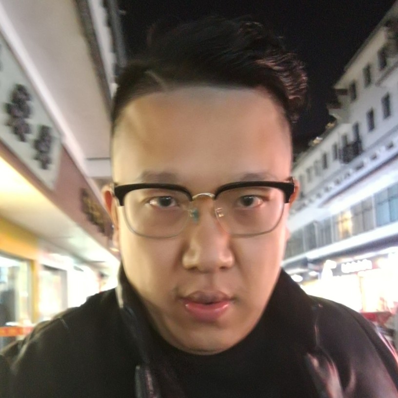 帅哥笑点低的照片