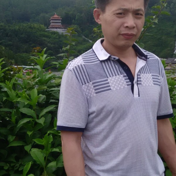 情动拿成就的照片