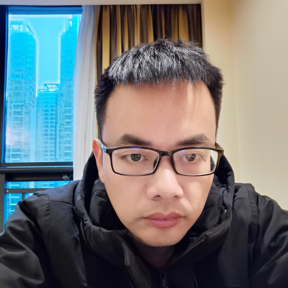 坦率方黑裤的照片