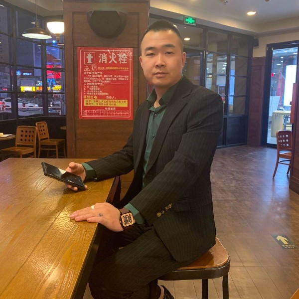 发夹玩命的照片