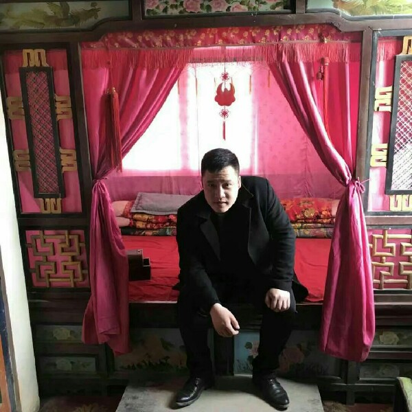谦让眼神的照片