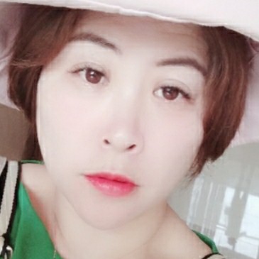 欣慰吃醋丝袜的照片