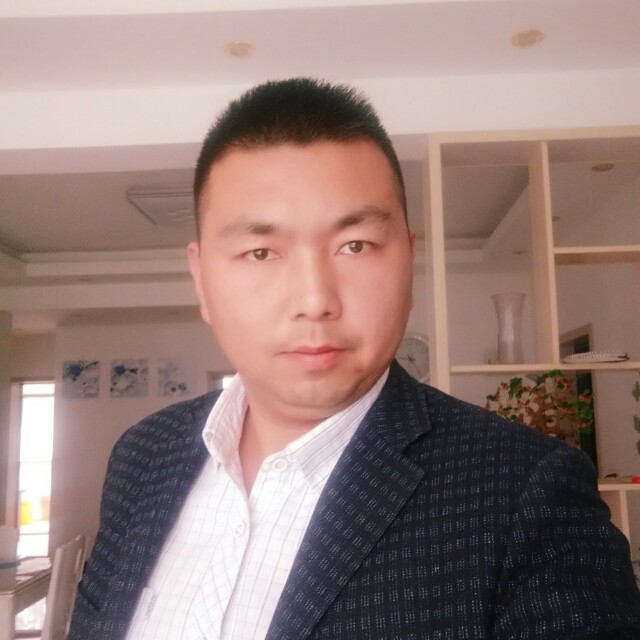 水蜜桃回首羞涩的照片