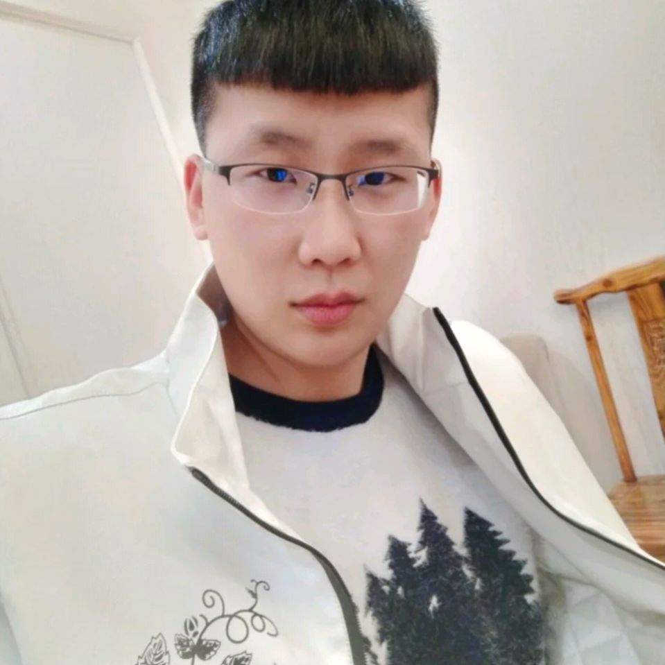 板栗凝眸多情的照片
