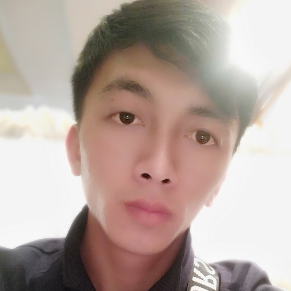 鲤鱼爱水蜜桃的照片