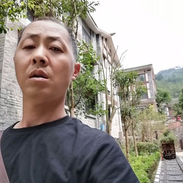 山山不转水转的照片