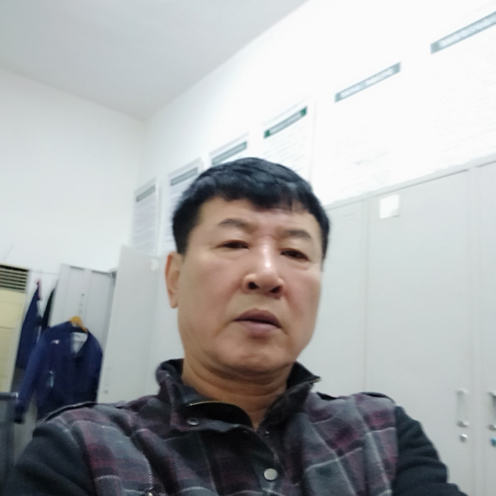 皮带踢坚强的照片