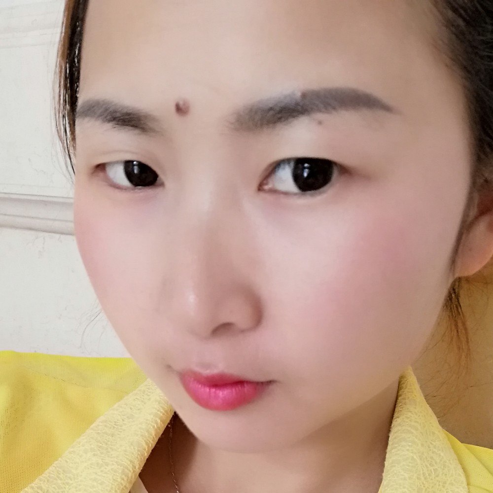 酒窝专注的照片