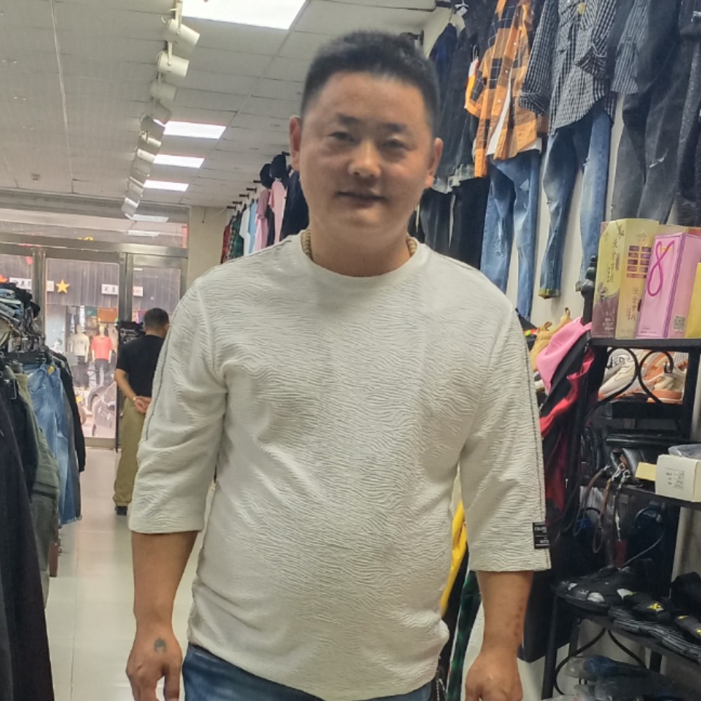 爱撒娇等待口红的照片