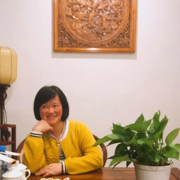 一轮新月的照片