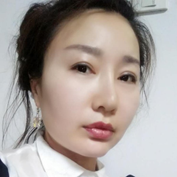 冷艳回眸飞鸟的照片