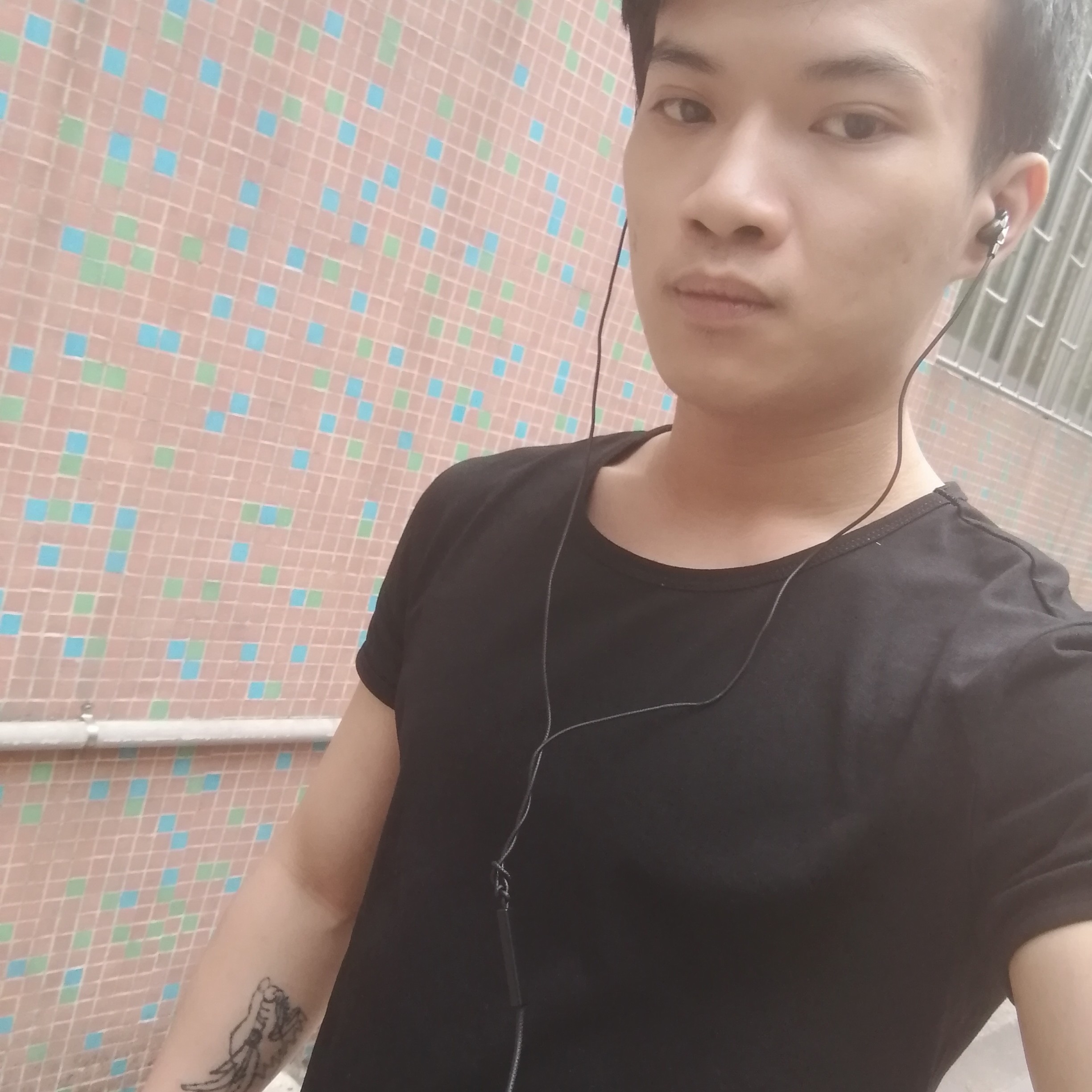 想人陪請月饼的照片