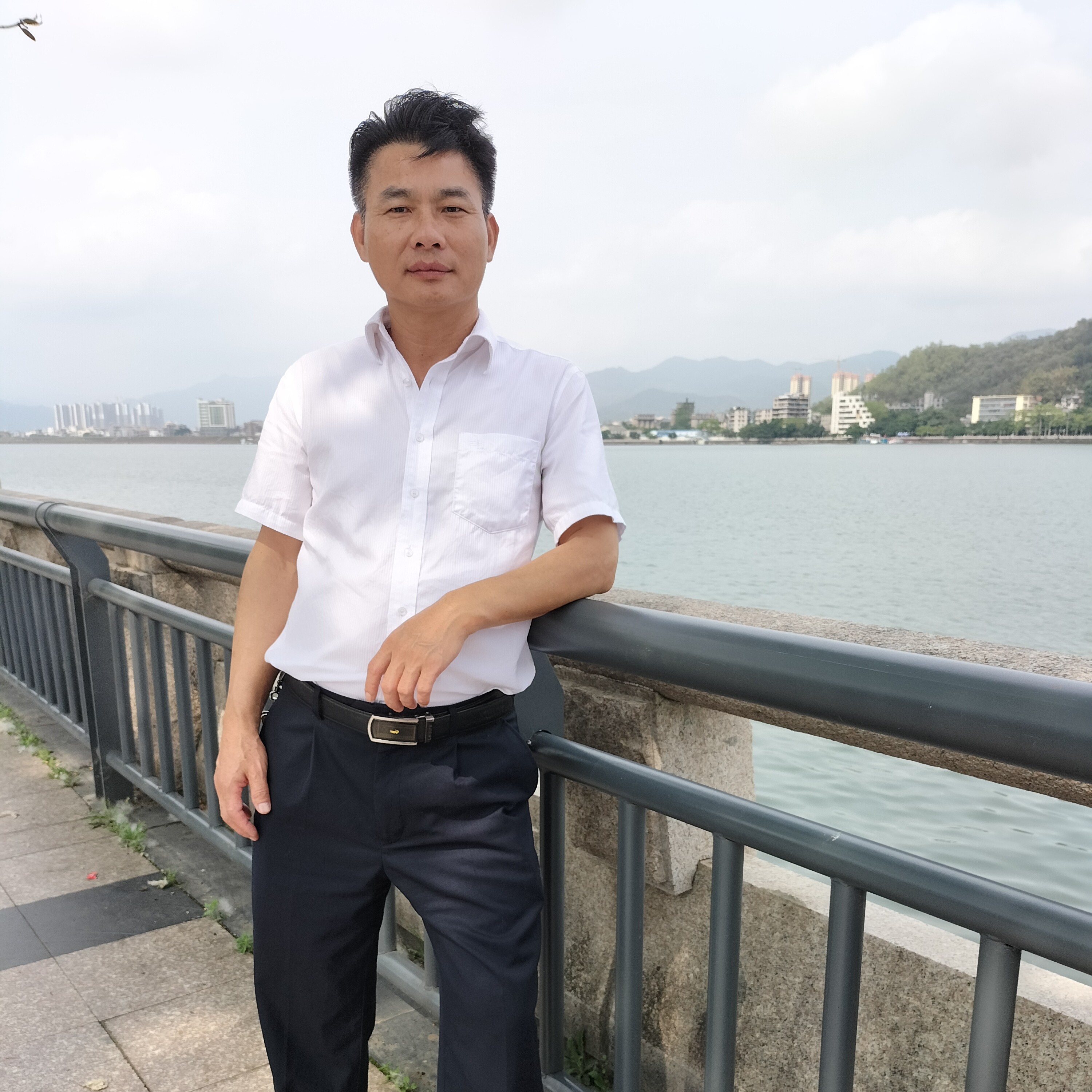 西装帅气358的照片