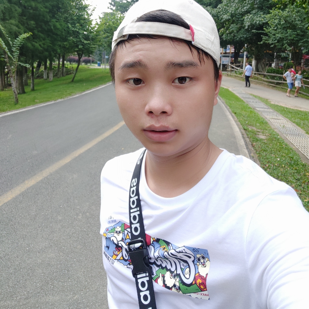 布衣，的照片