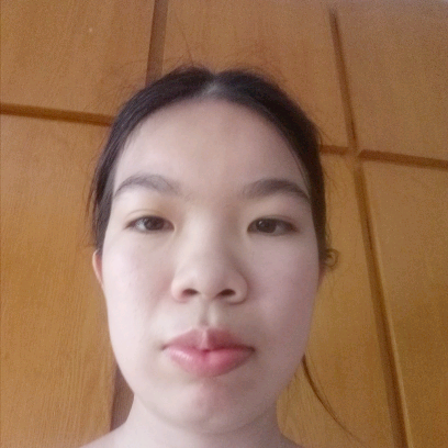 顺利拿微笑的照片