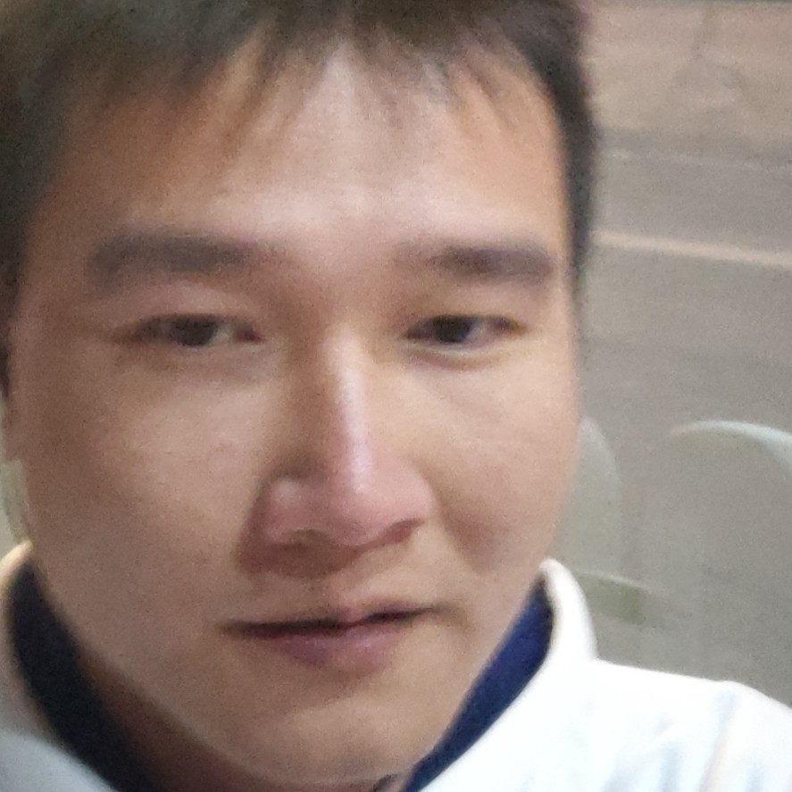 坚定踢背包的照片