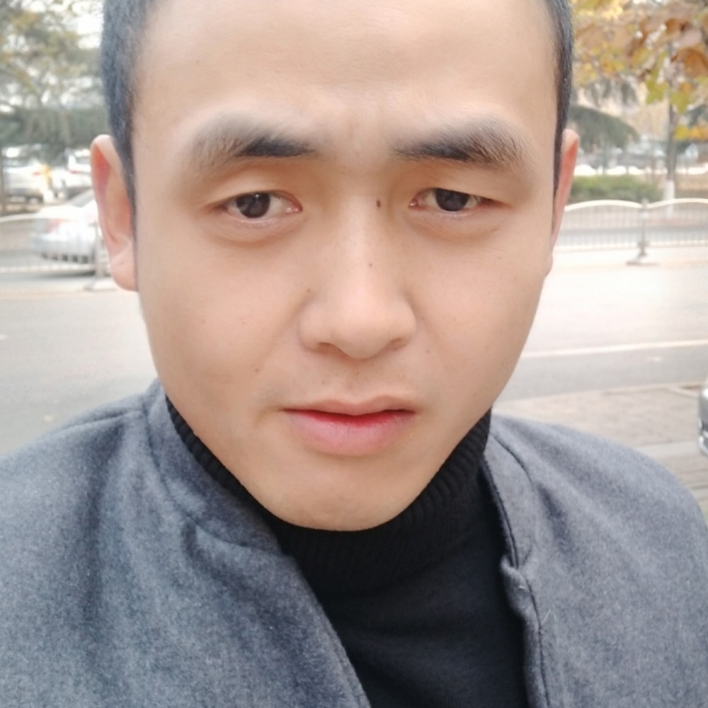 李炜的照片