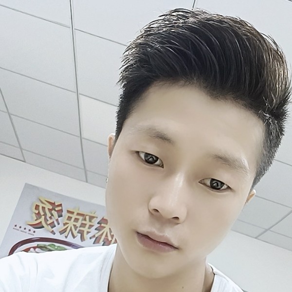 如梦挽手耍酷的照片