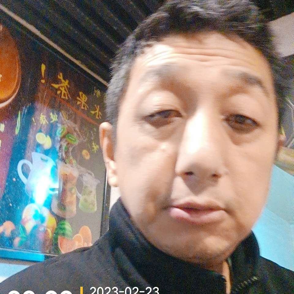 留胡子深拥崖悔的照片