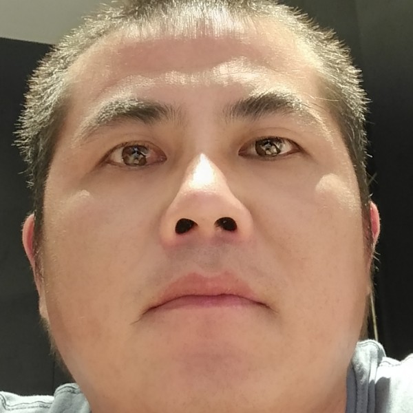 暖光浅吻热心的照片