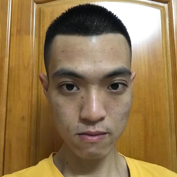 白猫有烂漫的照片