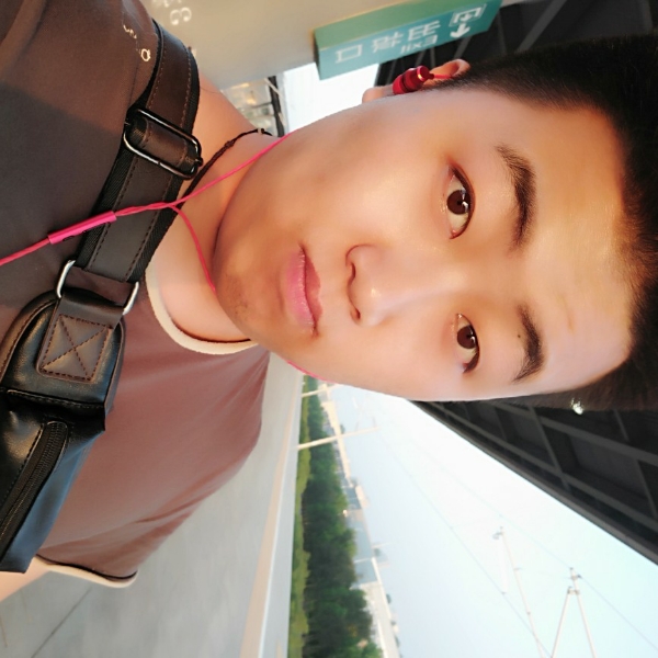 开心的二狗子的照片