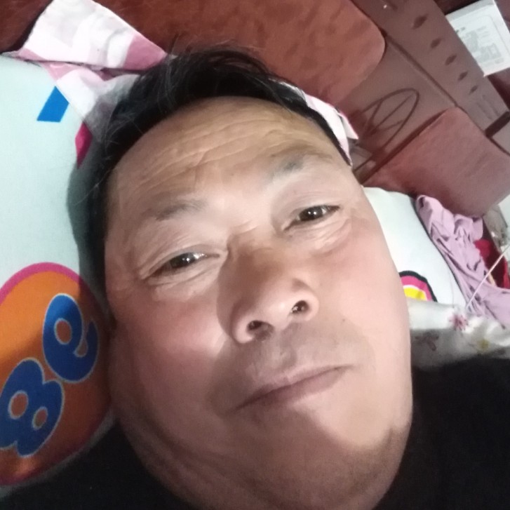 朴实蹁跹少女的照片