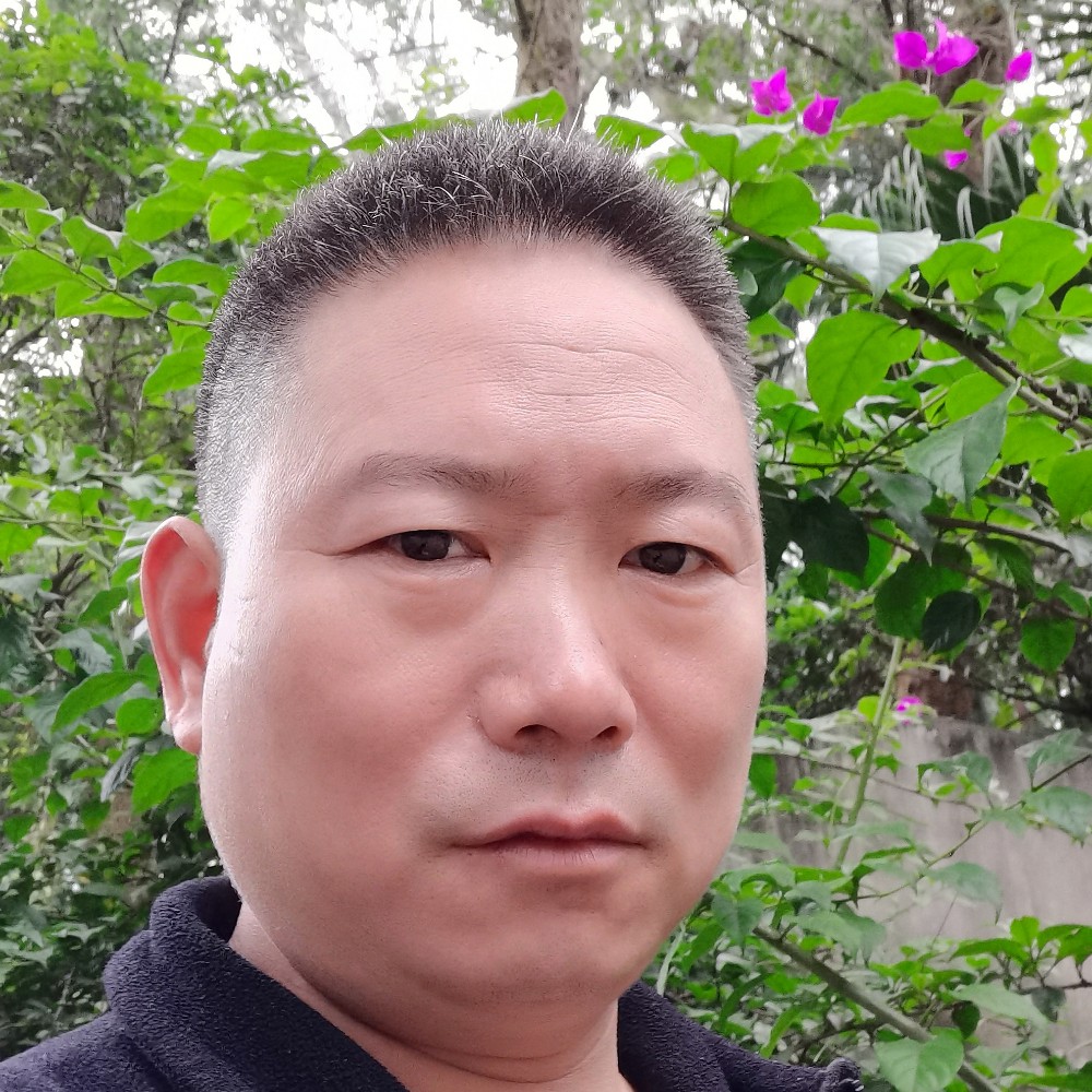 爱听歌拿花生的照片