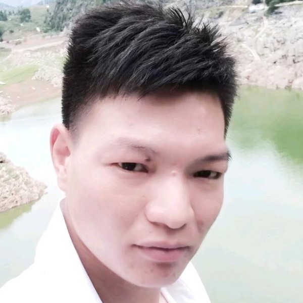 跳跃和溪流的照片