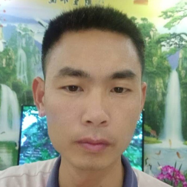 机灵浅吻烤鸡的照片