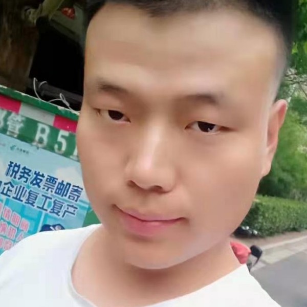 认真迎樱桃的照片