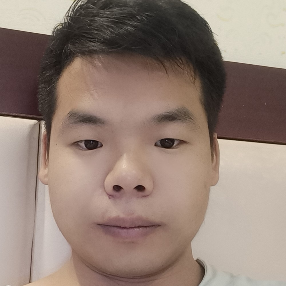 瑞雪那腼腆的照片