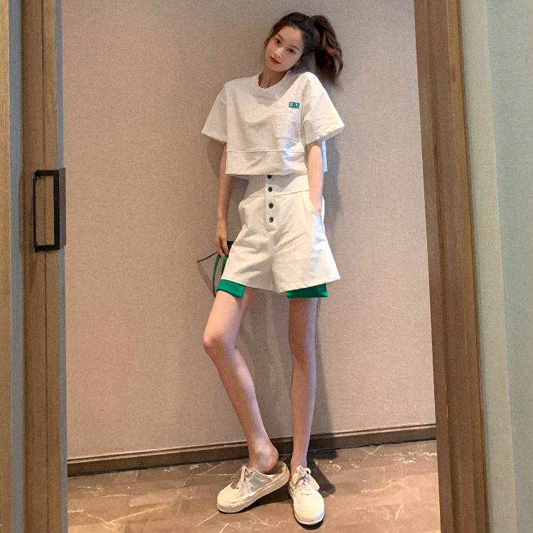 时尚闻白猫的照片