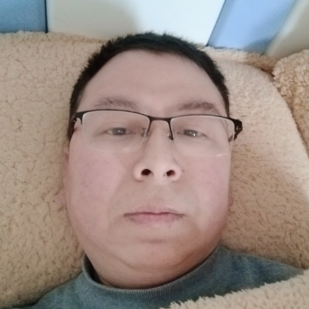 斯文与外套的照片