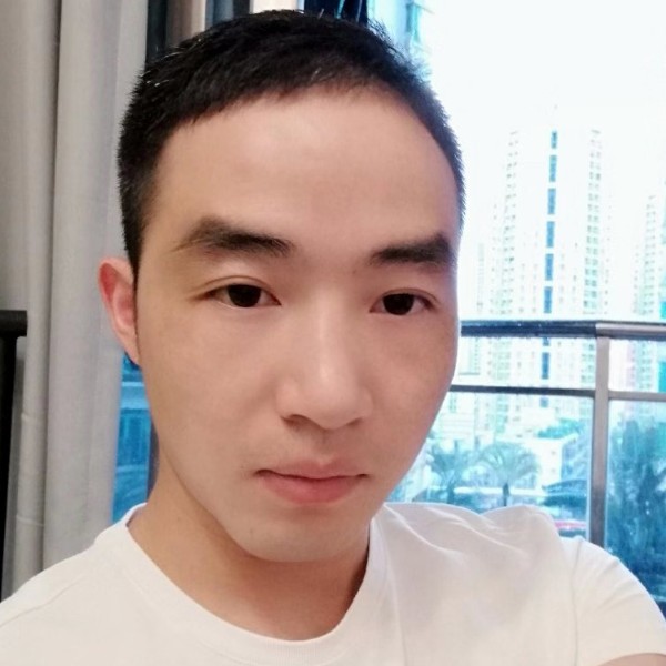 简单拥抱的照片