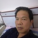 光亮与草丛的照片