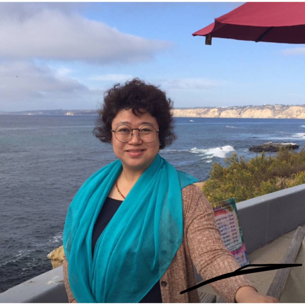 水杯邂逅错落的照片