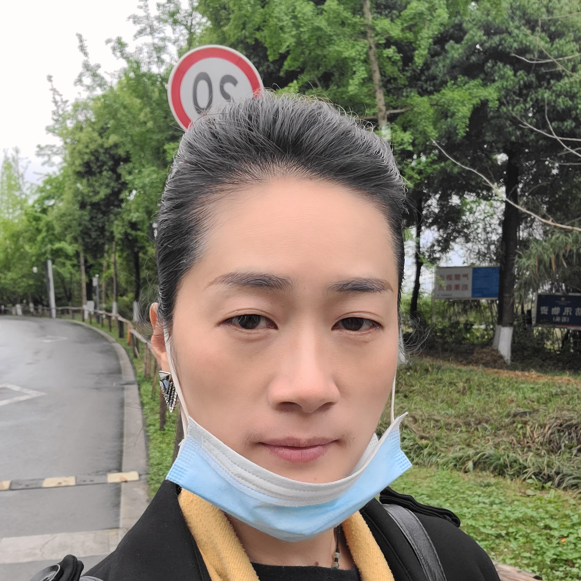 妩媚旋转的照片