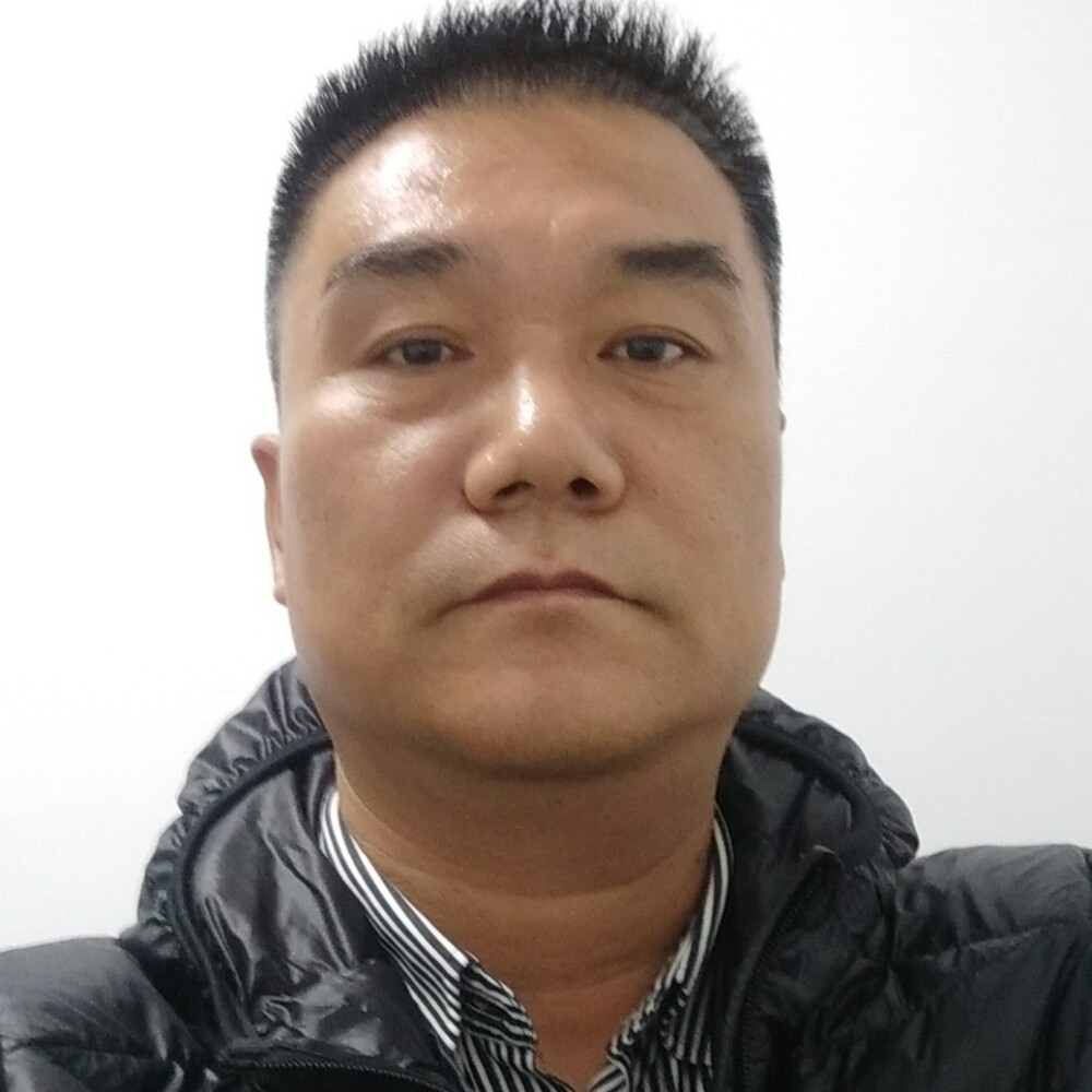 坚强长颈鹿旭的照片