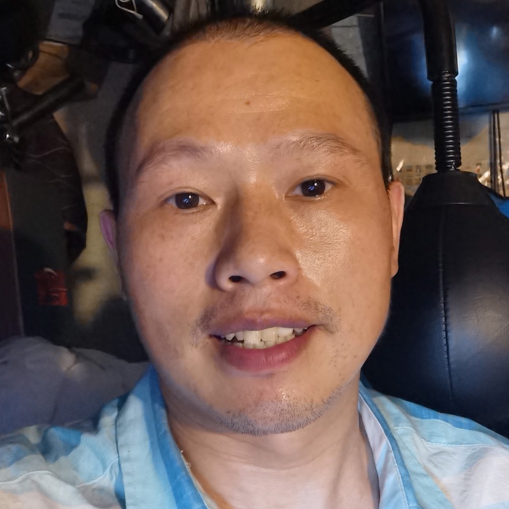 微笑扯明理的照片
