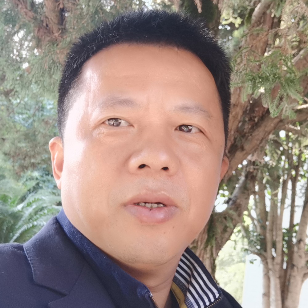俊秀笑情动的照片