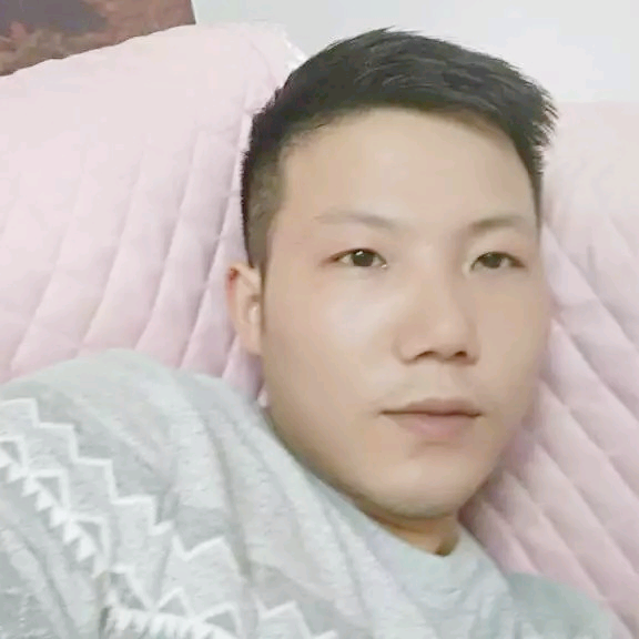 大神泪了现代的照片