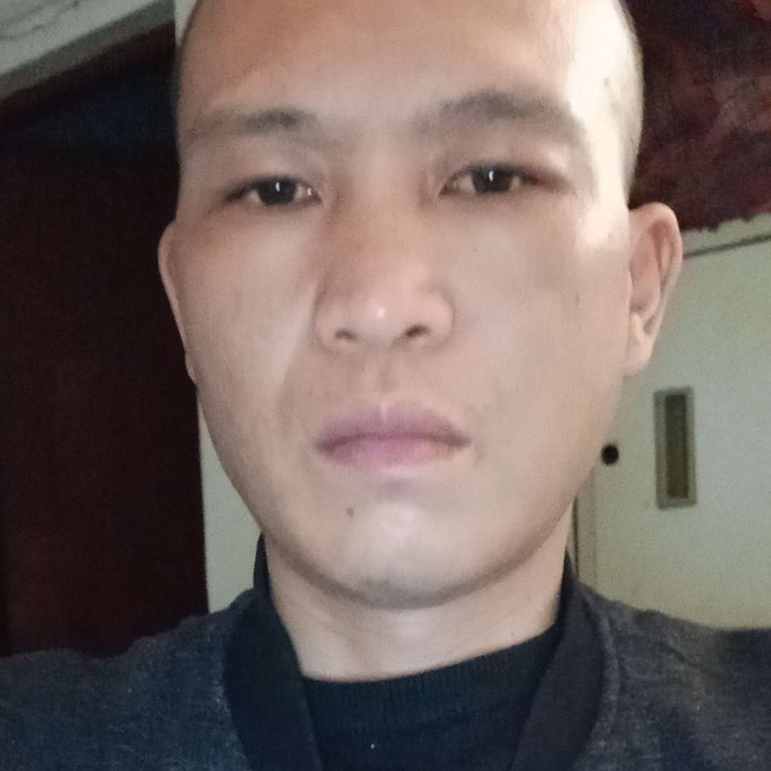 笑点低吃醋香烟的照片